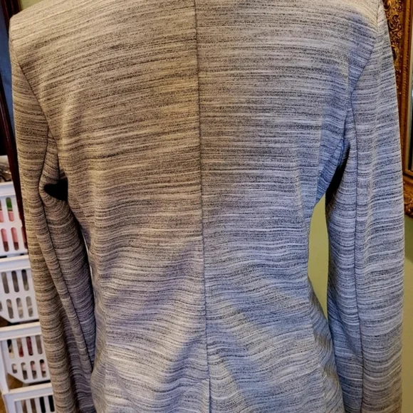 Banana Republic Heathered Gray Blazer - Picture 6 of 6